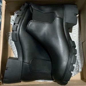New in box Steve Madden Ankle boots